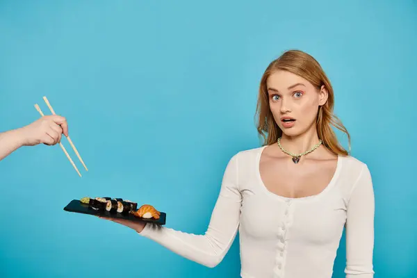 Blonde Woman Gracefully Holding Plate Sushi Chopsticks Showcasing Culinary Delight — Stock Photo, Image