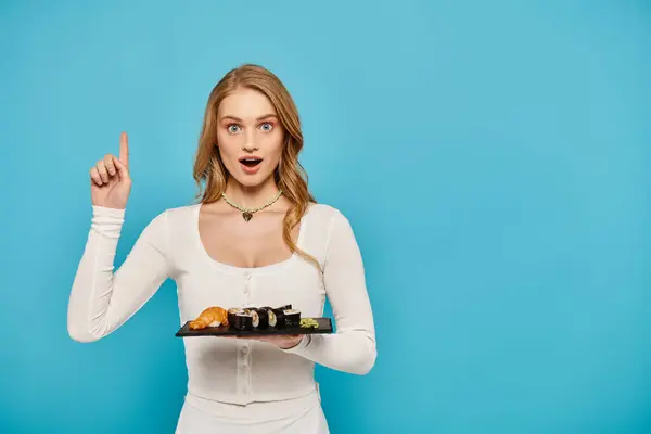 Beautiful Blonde Woman Elegantly Holding Tray Filled Delicious Asian Dishes — Stock Photo, Image