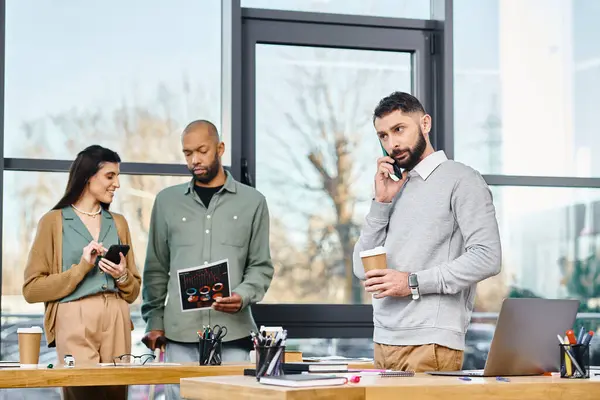 Diverse Group Professionals Engaged Discussion Table All Engrossed Cell Phones — Stock Photo, Image