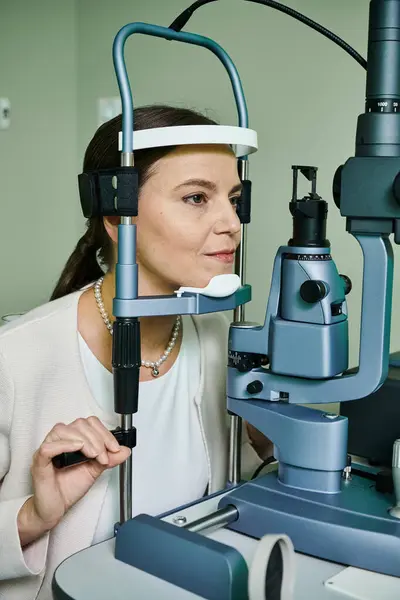 Pretty Female Patient Checking Her Vision — Photo