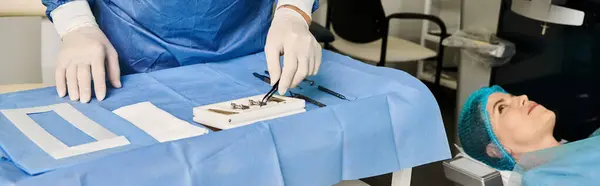 Una Persona Riposa Letto Ospedale Monitorata Una Macchina Con Dispositivi — Foto Stock