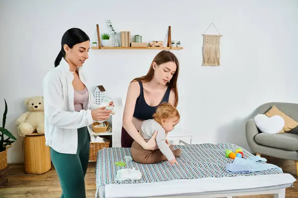 Young Beautiful Mother Stands Her Baby Bed Guidance Coach Parents — Stock Photo, Image