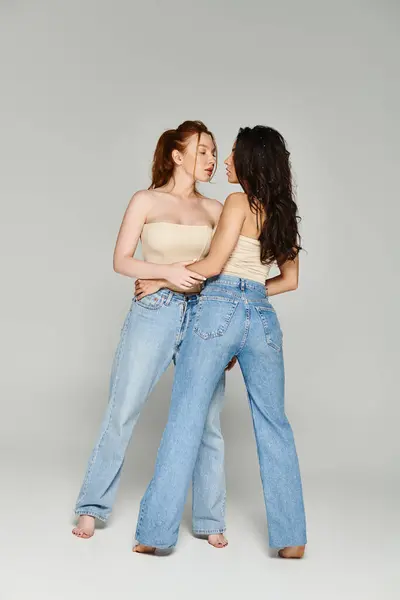 Elegant Lesbian Couple Love Standing Arms Each Other —  Fotos de Stock