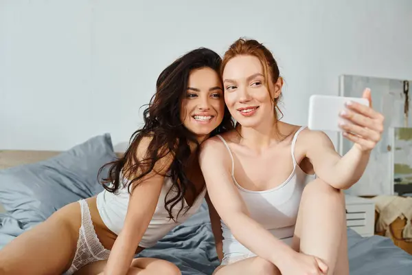 Two Elegant Women Loving Embrace Bed Snapping Selfie — Stock Photo, Image