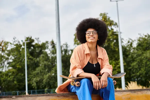 Young African American Woman Curly Hair Sits Ground Skateboard Skate — Stock Photo, Image