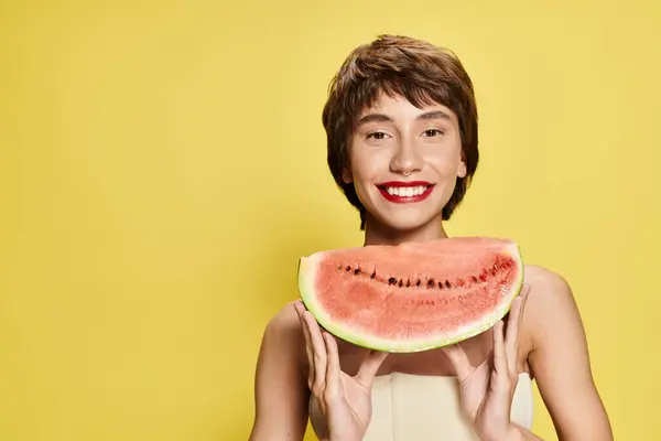 Woman Playfully Holds Slice Watermelon Front Her Face — Foto de Stock