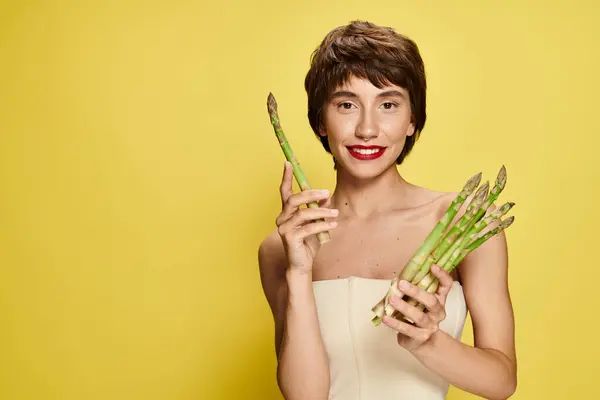 Young Woman White Dress Holds Fresh Asparagus — Stockfoto