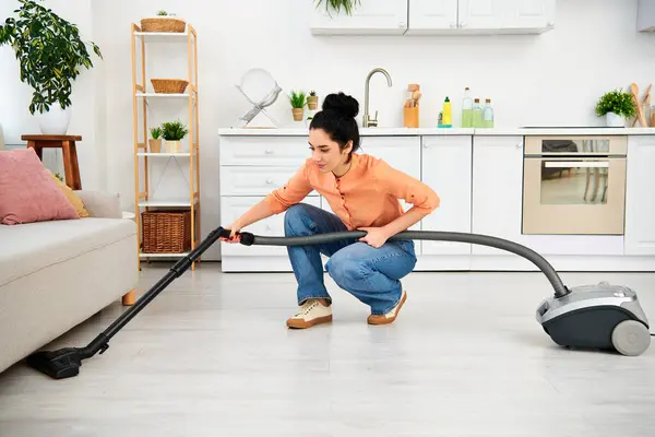 Stylish Woman Casual Attire Gracefully Vacuums Floor Her Sleek Vacuum — Stock Photo, Image