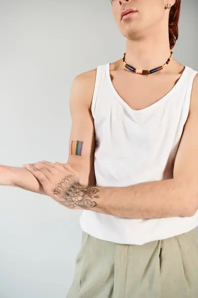 Stylish Young Man Striking Pose Showcase Bold Tattoo His Arm — Stock Photo, Image