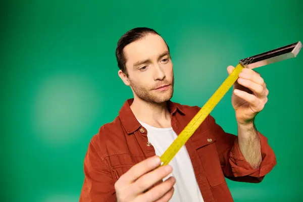 Man Uniform Holding Yellow Tape Measure — Stock Photo, Image
