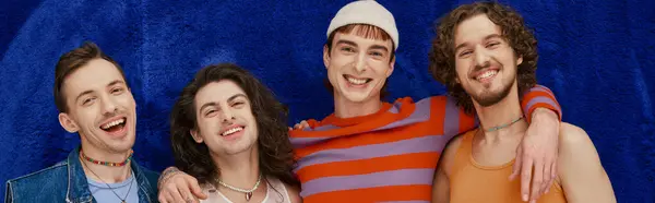Feliz Atraente Elegante Gay Amigos Diário Brilhante Trajes Azul Pano — Fotografia de Stock