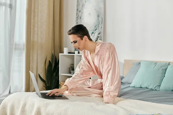 stock image Attractive drag queen in a chic robe performs while working on a laptop.