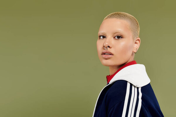 The young woman showcases her bold style and unique beauty, exuding confidence with flair.