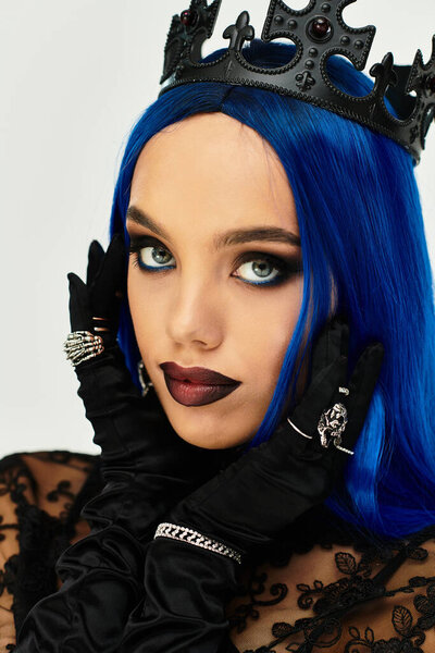 Dressed in an elegant Halloween outfit, a young woman poses with confidence and creativity.