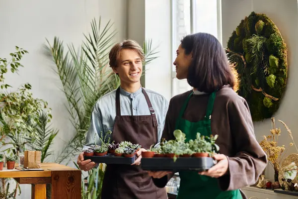 Sevgi dolu çift, canlı bir sanat stüdyosundaki bitkileri beslerken yaratıcı bir takım çalışmasına girişiyor..