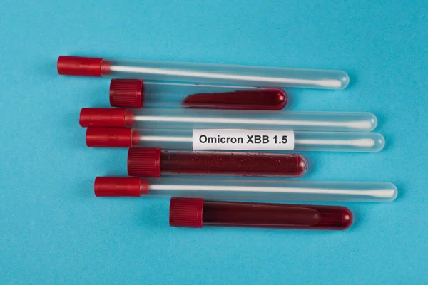 Top view of blood samples with throat swabs with omicron xbb lettering on blue background — Photo de stock