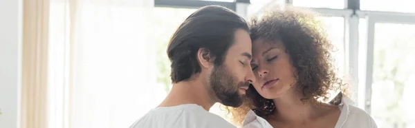 Bearded man in t-shirt seducing sensual girlfriend with curly hair, banner — Foto stock