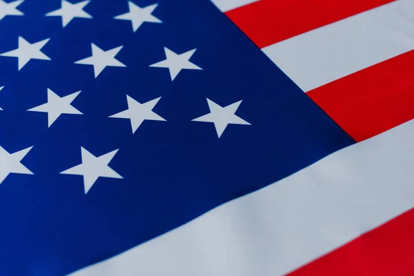 Vista de cerca de la bandera de Estados Unidos de América con estrellas y rayas - foto de stock