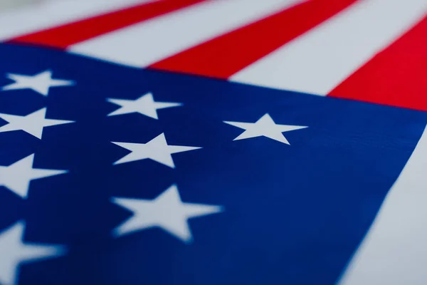 Primer plano de la bandera de Estados Unidos de América con estrellas y rayas - foto de stock