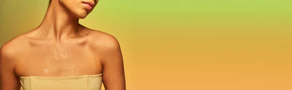 Hydration, cropped view of young woman with bare shoulders and wet body posing on gradient background, skincare campaign, beauty model, glowing skin, green background, natural beauty, banner — Stock Photo
