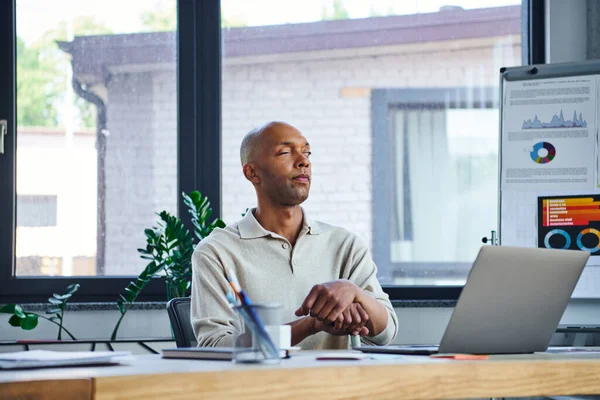 Myasthenia gravis disease, bold african american man at work, dark skinned office worker with ptosis syndrome holding walking cane, diversity and inclusion, corporate culture — Stock Photo