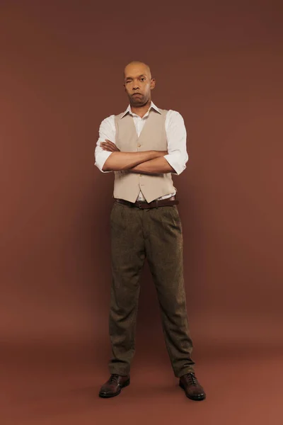 Inclusion, myasthenia gravis syndrome, bold african american man standing with folded arms, looking at camera, dark skinned, real people, neurological disorder, physical impairment, full length — Stock Photo