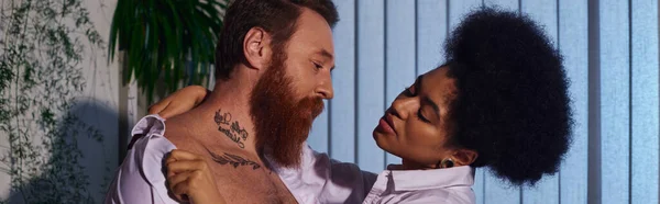 African american woman seducing bearded businessman and looking at his tattoos, secret love, banner — Stock Photo