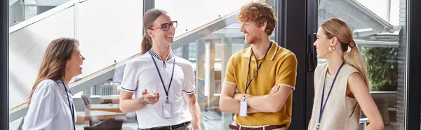 Cheerful employees in smart casual clothing smiling and discussing work, coworking concept, banner — Stock Photo