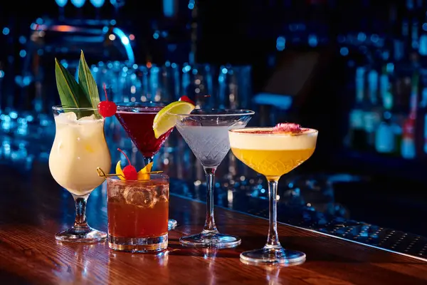 Set of refreshing delicious cocktails with fresh garnishing on bar counter, concept — Stock Photo