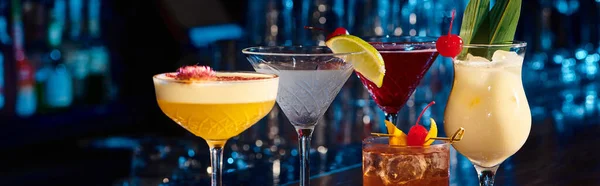 Refreshing set of delicious cocktails garnished with ice and fruits, concept, banner — Stock Photo