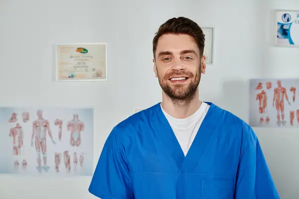 Cheerful good looking professional doctor posing and smiling joyfully at camera, healthcare — Stock Photo