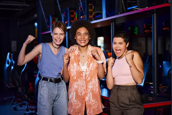 Women in fashionable clothing share a joyful moment as they rejoicing in cybersport club, friends — Stock Photo