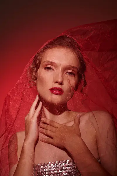 A young woman exudes classic beauty as she poses in a studio, her head adorned with a veil. — Stock Photo