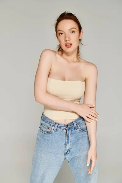 A woman exudes confidence in jeans and a tank top. — Stock Photo