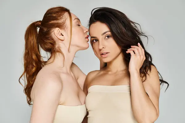 A loving lesbian couple in elegant attire poses happily together. — Stock Photo