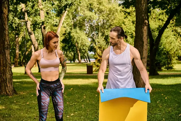 Woman and her personal trainer, are exercising in a park, showing determination and motivation. — Stock Photo