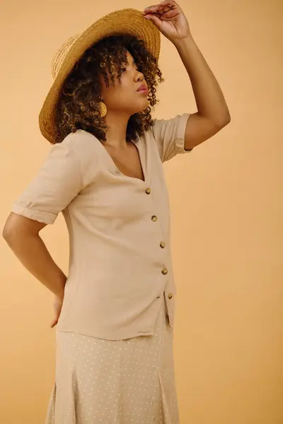 A stunning African American woman, adorned in a dress and hat, exudes grace and style in a studio setting. — Stock Photo
