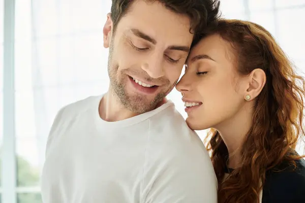 A man and a woman creating a silent connection in a moment of intimacy. — Stock Photo