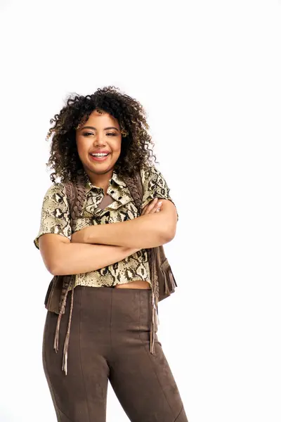 Joyful attractive african american woman in chic attire with animalistic print looking at camera — Stock Photo