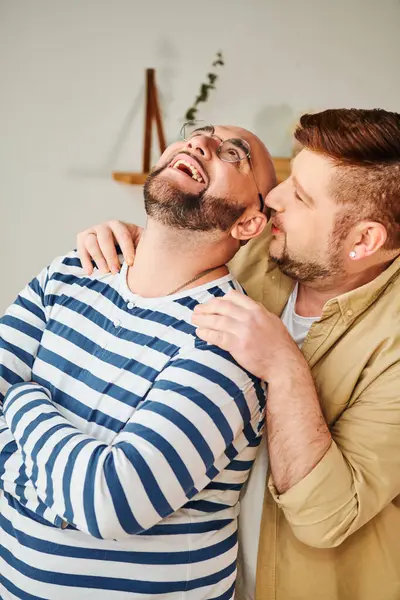 Two men enjoying each others company at home. — Stock Photo