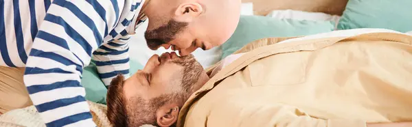 Two men in a passionate kiss on a bed. — Stock Photo