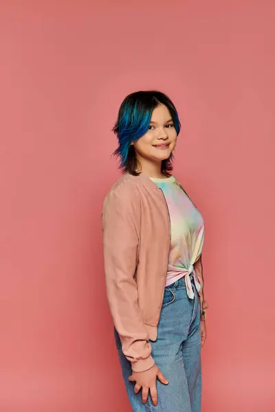 Asian girl with blue hair stand stylishly in front of a bold pink wall in a studio setting. — Stock Photo