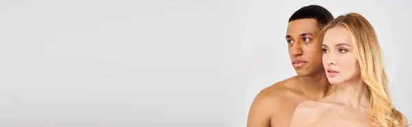Couple posing together against white backdrop. — Stock Photo