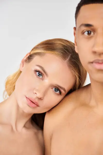 Attractive man and woman embrace in intimate pose. — Stock Photo