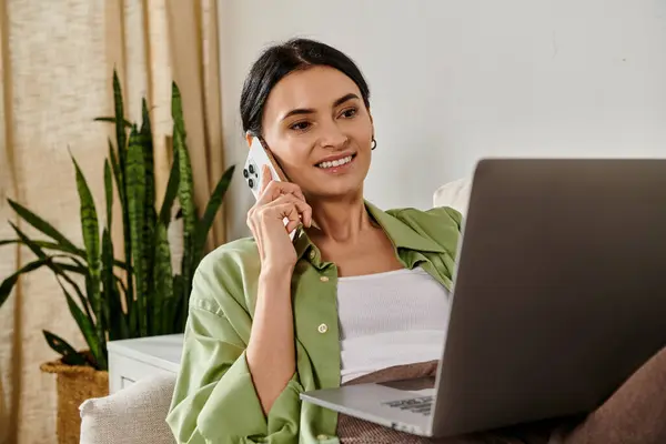 Woman in casual attire chatting on phone while seated on couch. — Stock Photo
