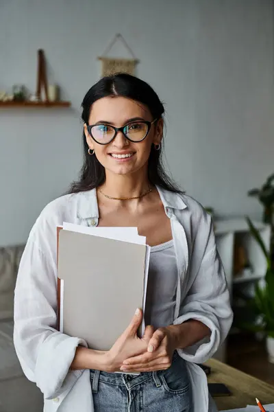 Stylish woman in glasses holding her paperwork. — Stock Photo