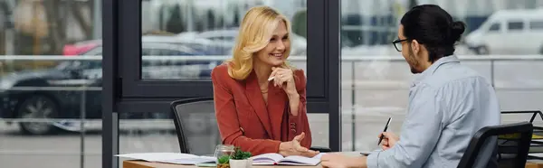 Appealing woman engages in conversation with a man during job interview. — Stock Photo