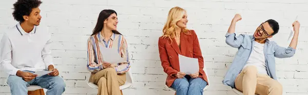 A row of people sitting, smiling at each other. — Stock Photo