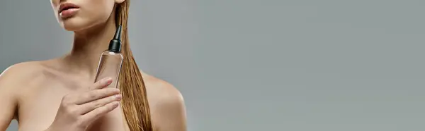 Woman demonstrating hair care routine with spray. — Stock Photo
