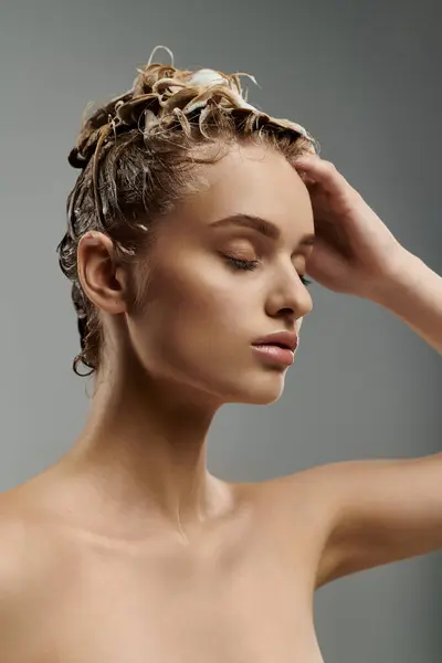 Beautiful woman washing her hair. — Stock Photo